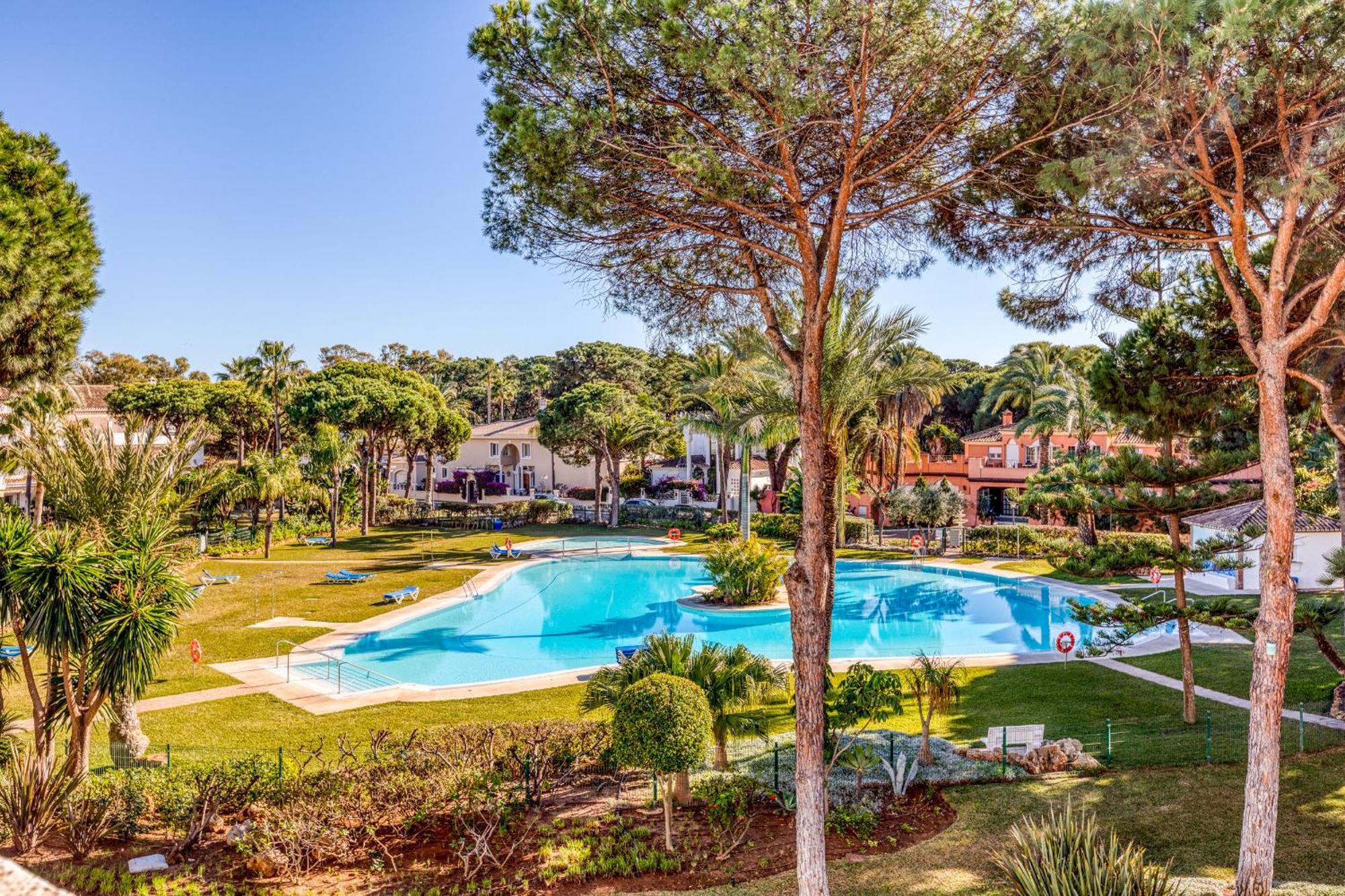 Апартаменти Life El Presidente Penthouse Pool View Естепона Екстер'єр фото