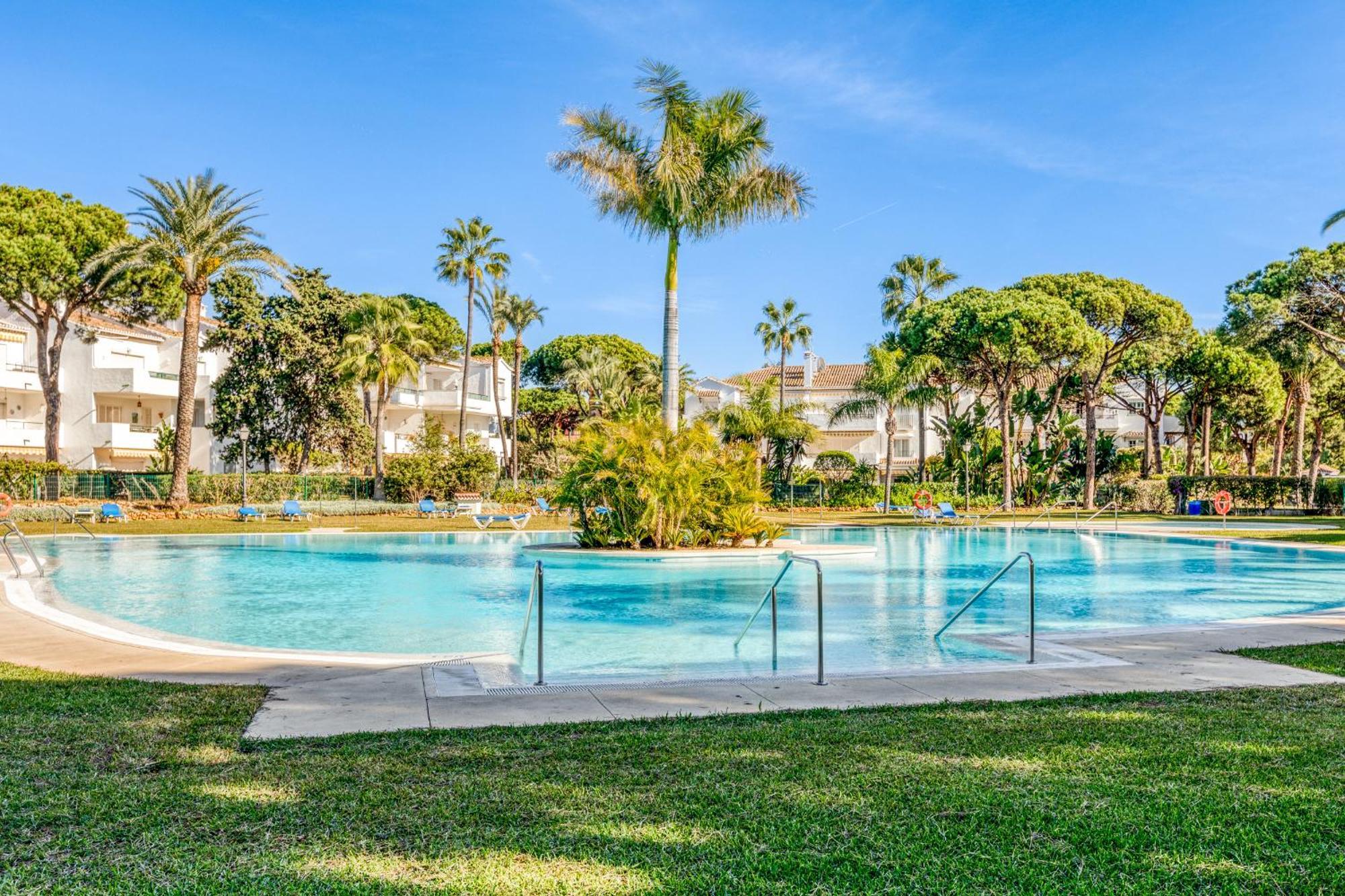 Апартаменти Life El Presidente Penthouse Pool View Естепона Екстер'єр фото