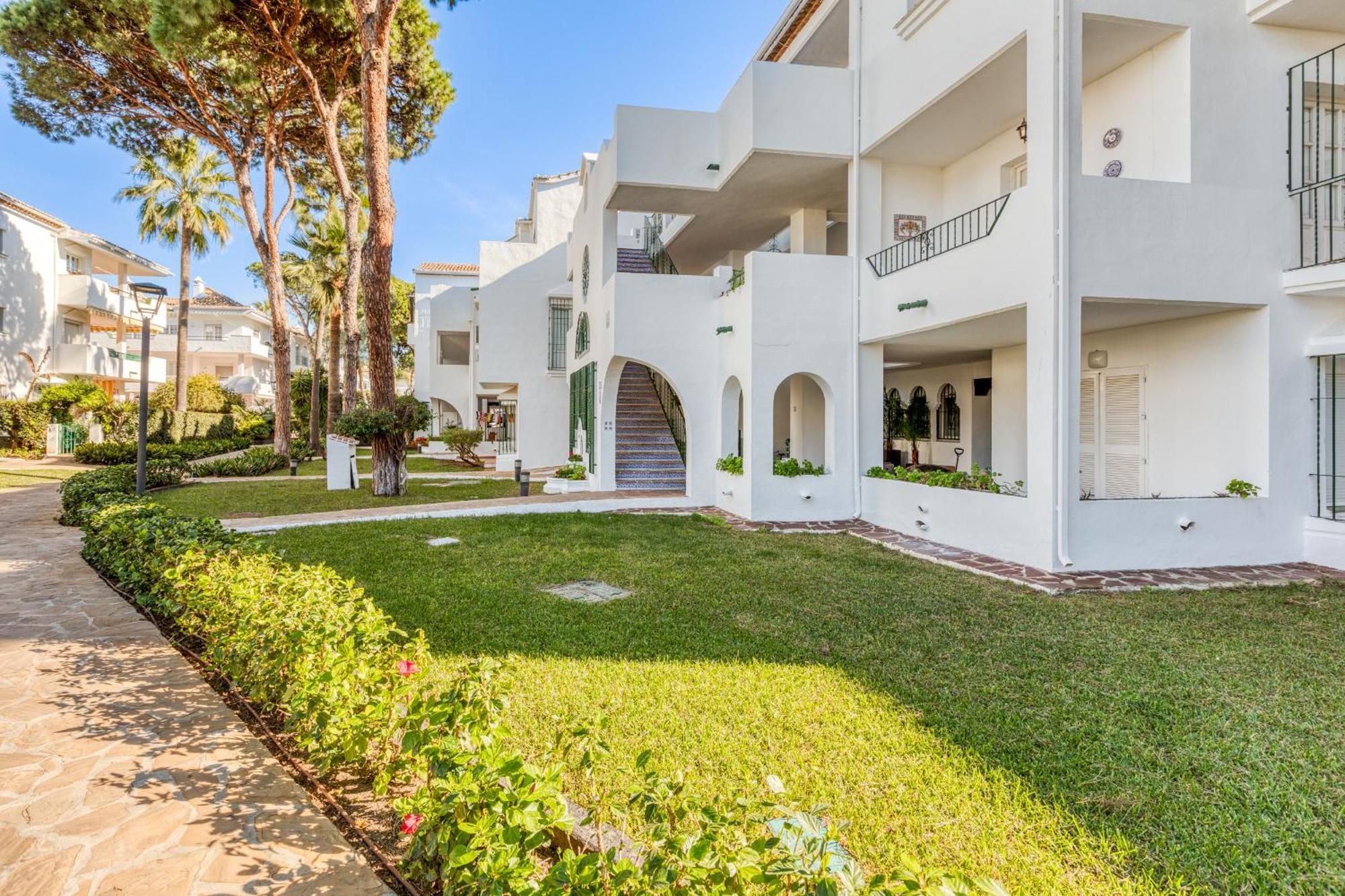 Апартаменти Life El Presidente Penthouse Pool View Естепона Екстер'єр фото